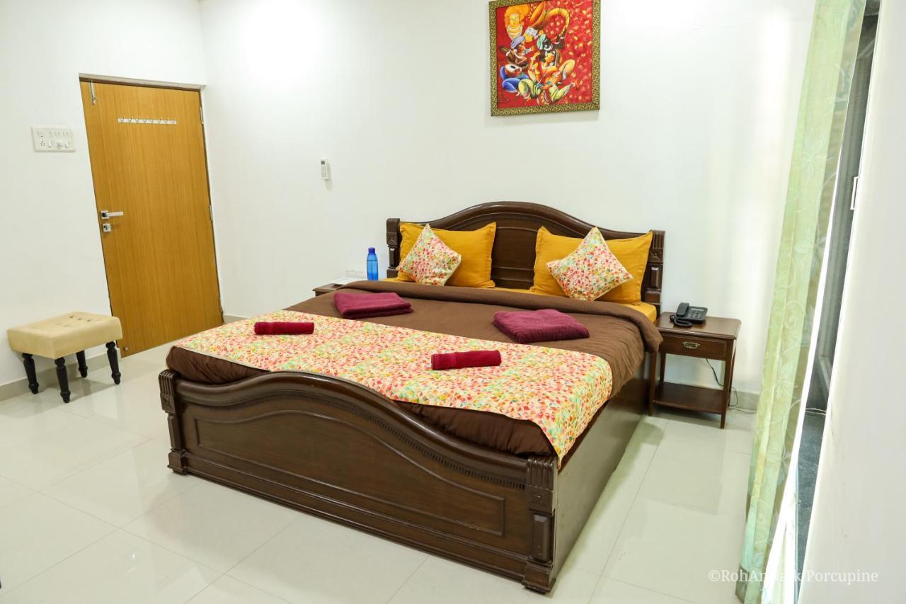 パナジ Surya Kiran Miramar Bed & Breakfast エクステリア 写真