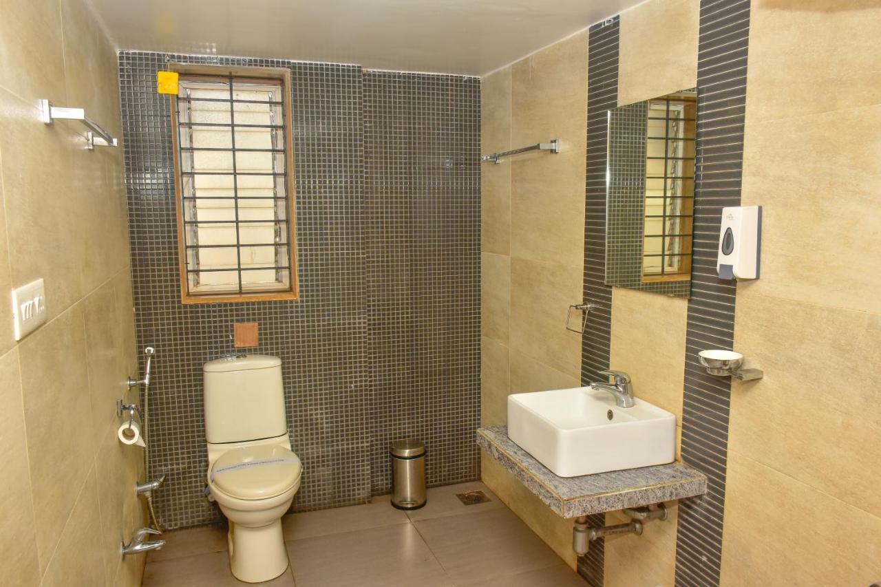 パナジ Surya Kiran Miramar Bed & Breakfast エクステリア 写真