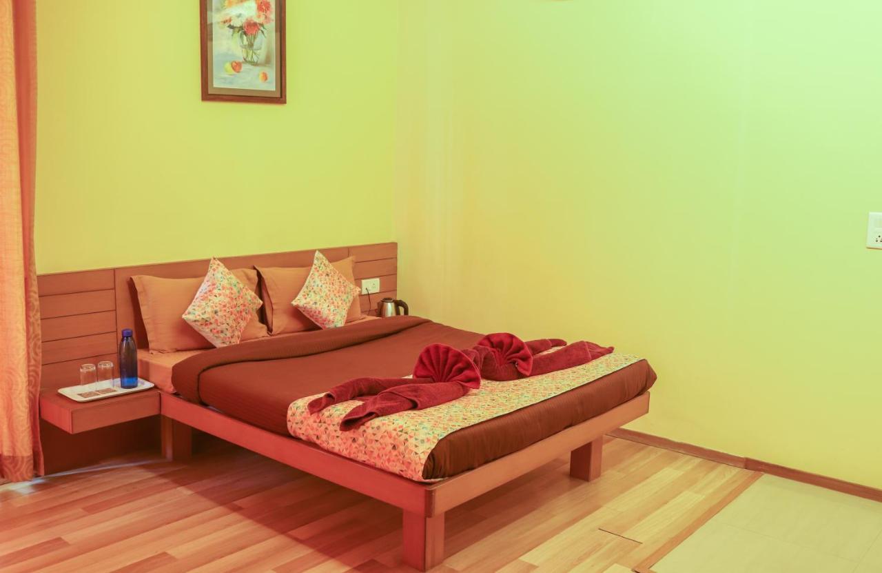 パナジ Surya Kiran Miramar Bed & Breakfast エクステリア 写真