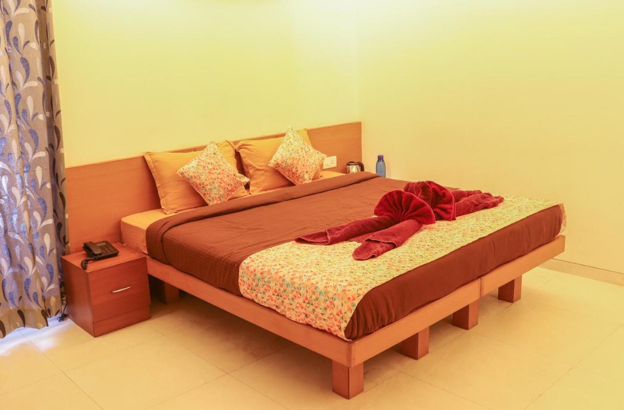 パナジ Surya Kiran Miramar Bed & Breakfast エクステリア 写真
